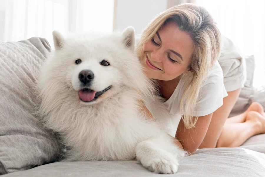 Adjustable Pet Deshedding Glove