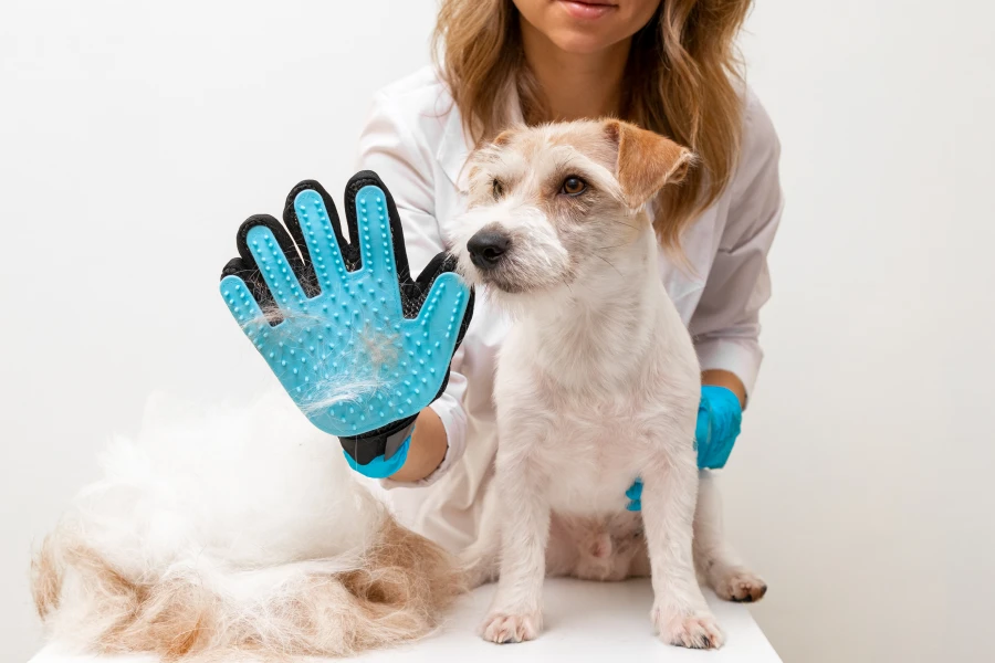 Adjustable Pet Deshedding Glove